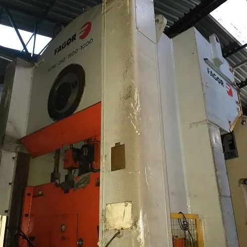Prensa Freio Fricção Fagor, 250 ton, mesa de 1500mm x 1000mm