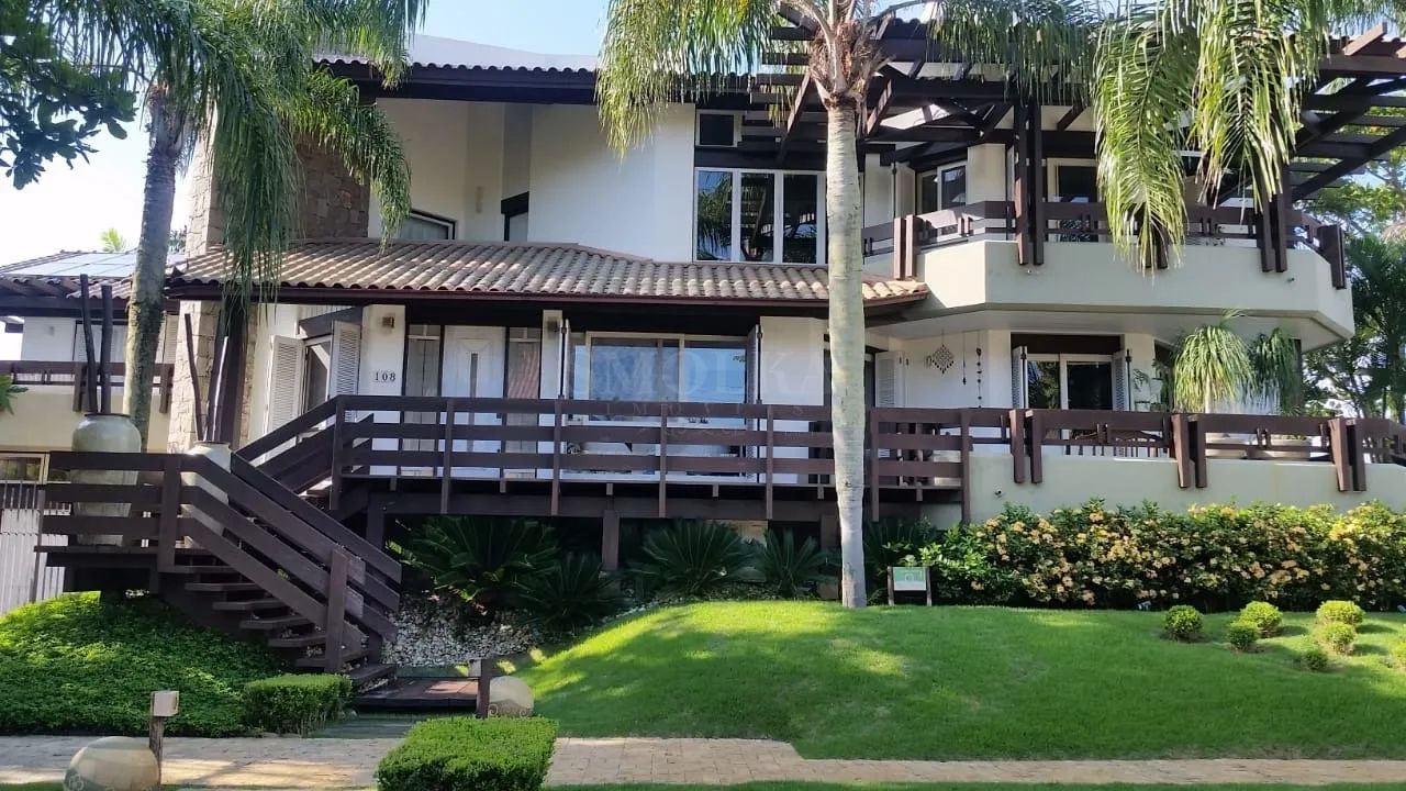 Linda casa com 5 suítes a 50m da praia de Jurerê Internancional