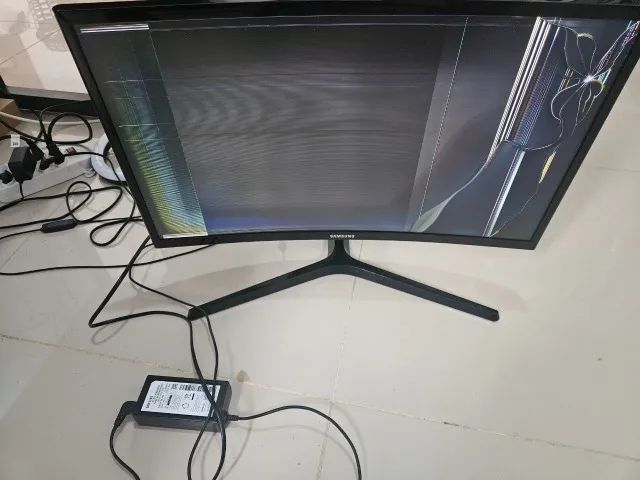 MONITOR CURVO SAMSUNG 144HZ 24 POLEGADAS VA FREESYNC - Foto 4