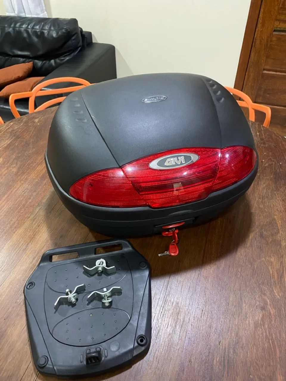 Baú Givi 45 litros com base ( novíssimo )
