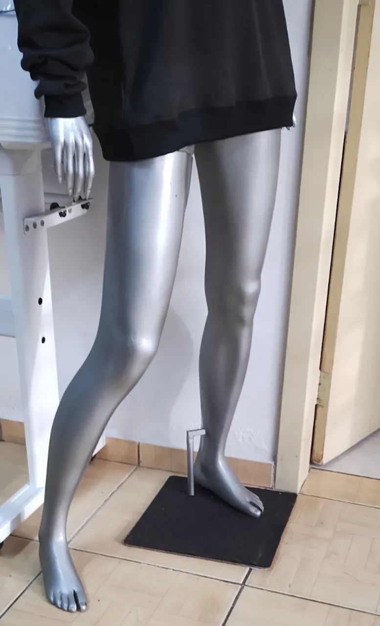 Manequim feminino de corpo inteiro com base - Foto 2