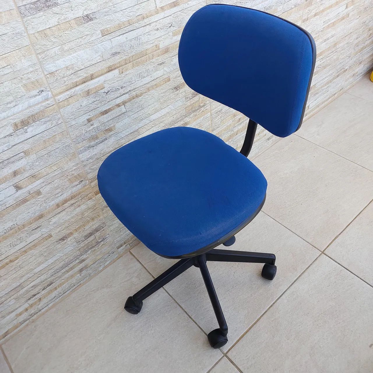 Cadeira escritorio azul - Foto 5