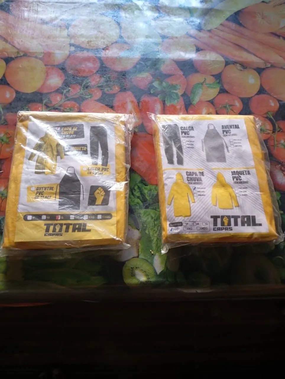 Bota e capa de chuva 