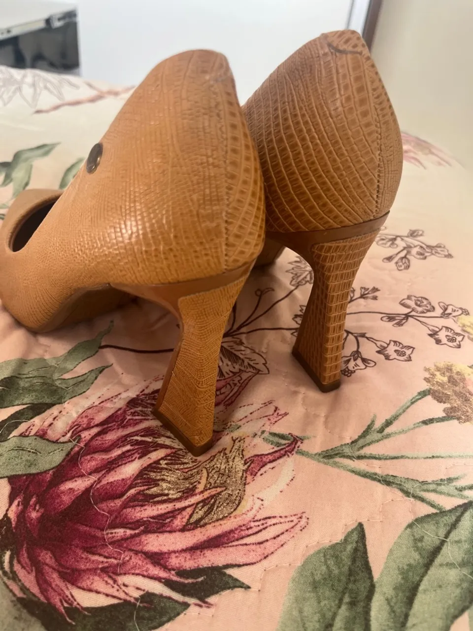 Sapatos de Salto Bege - Elegância em Cada Passo