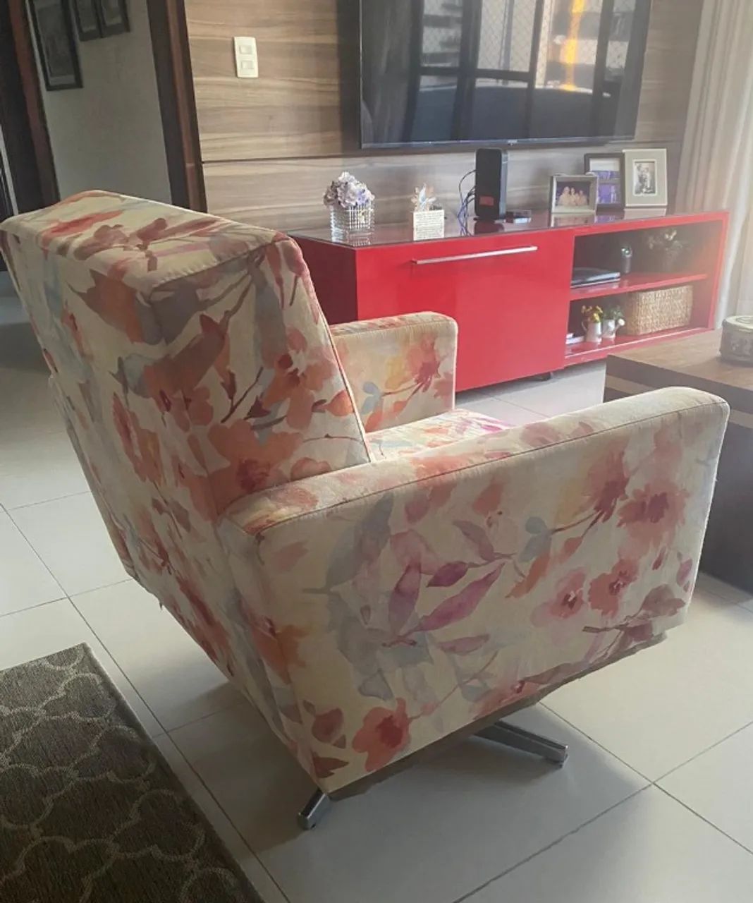 Poltrona fixa em tecido estampado - Foto 3