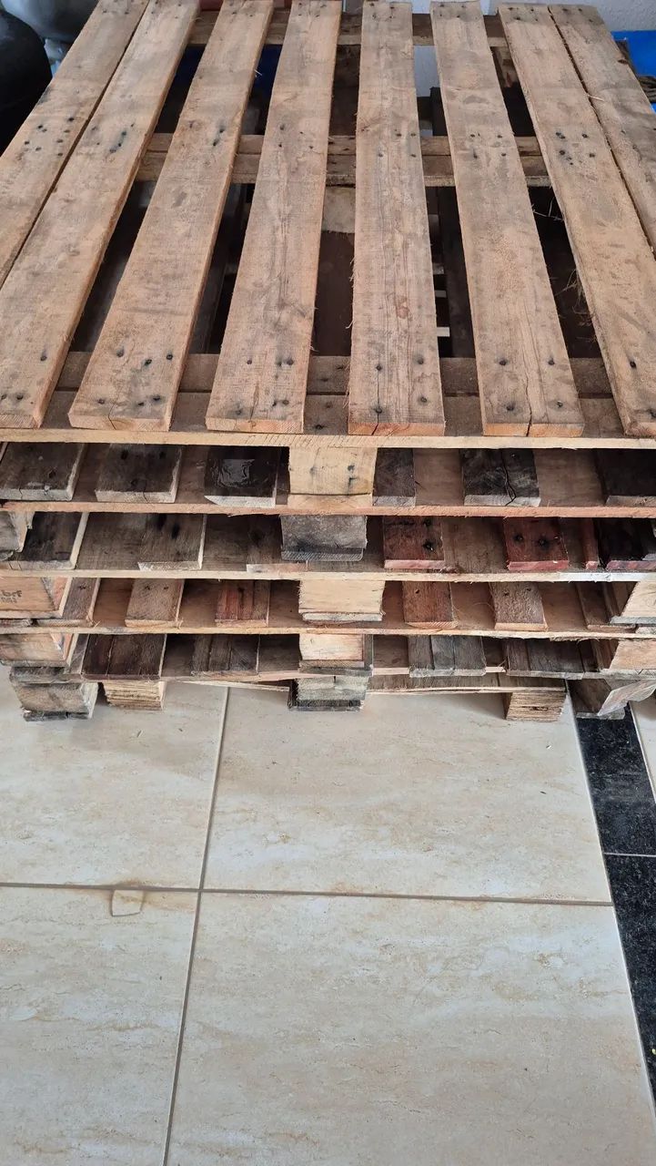 Pallets seminovos, reforçado, madeira eucalipto, medida 1.20 MT por 1mt, entrego com taxa. - Foto 5