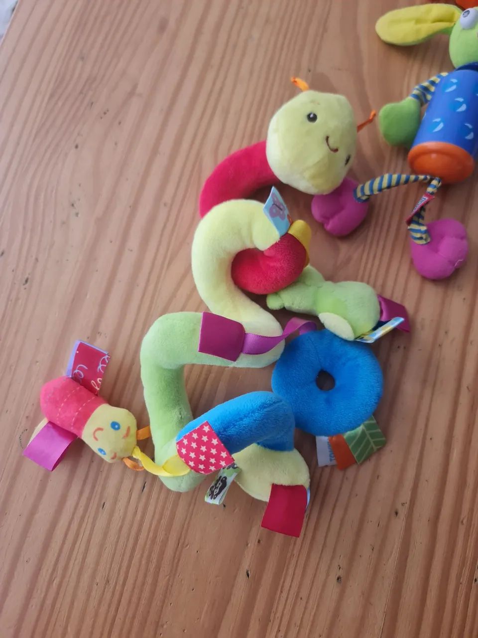 Kit de Pelúcias Infantis - Pendurar no Carrinho -  Sensorial - Divertidas e Coloridas - Foto 4