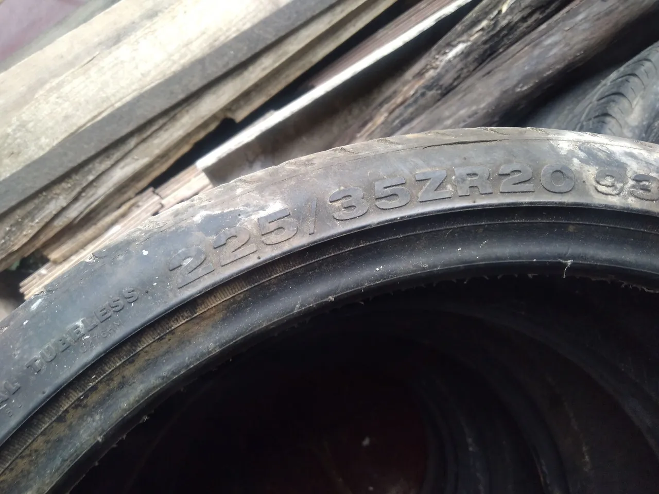 Pneu 225/35 R20 93Y