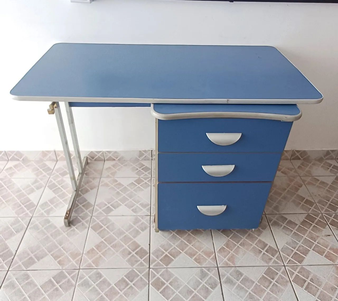 Mesa de Escritório com Gaveteiro - Foto 4