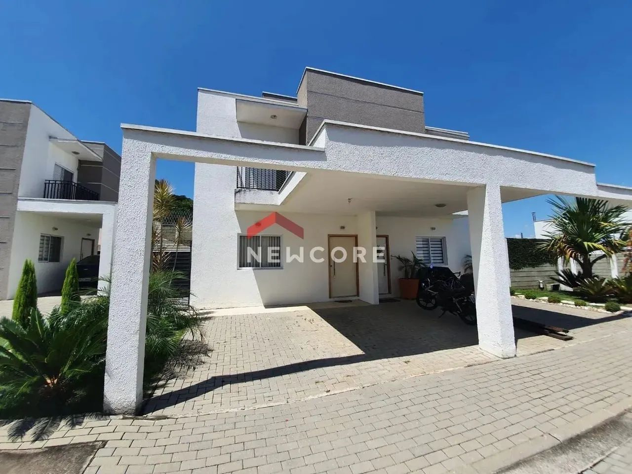 Casa em Avenida Santa Cruz do Areao - Vila Areao - Taubaté/SP