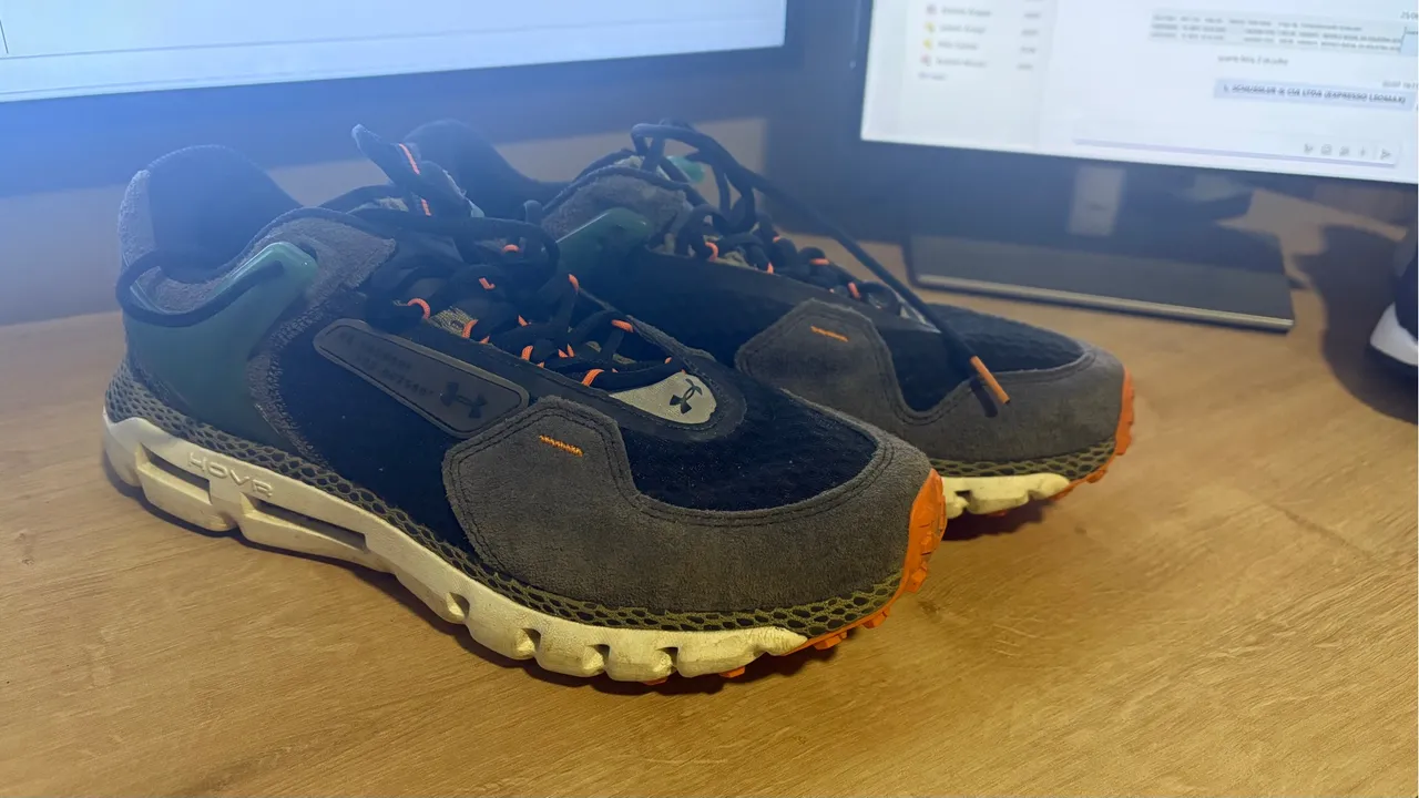 Tênis Under Armour HOVR Summit Intro Cinza e Preto TAM42