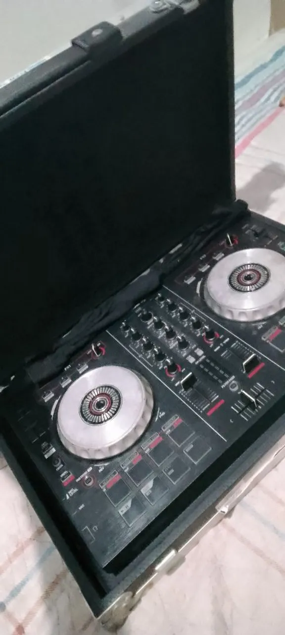 Mesa de DJ Completa - Pronta para uso!
