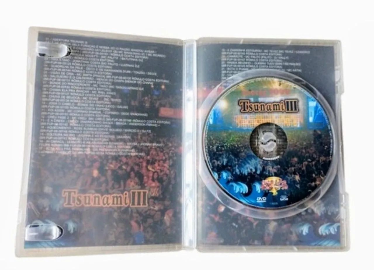 DVDs Furacão 2000 Tsunami III & Clima dos Bailes - CDs, DVDs etc