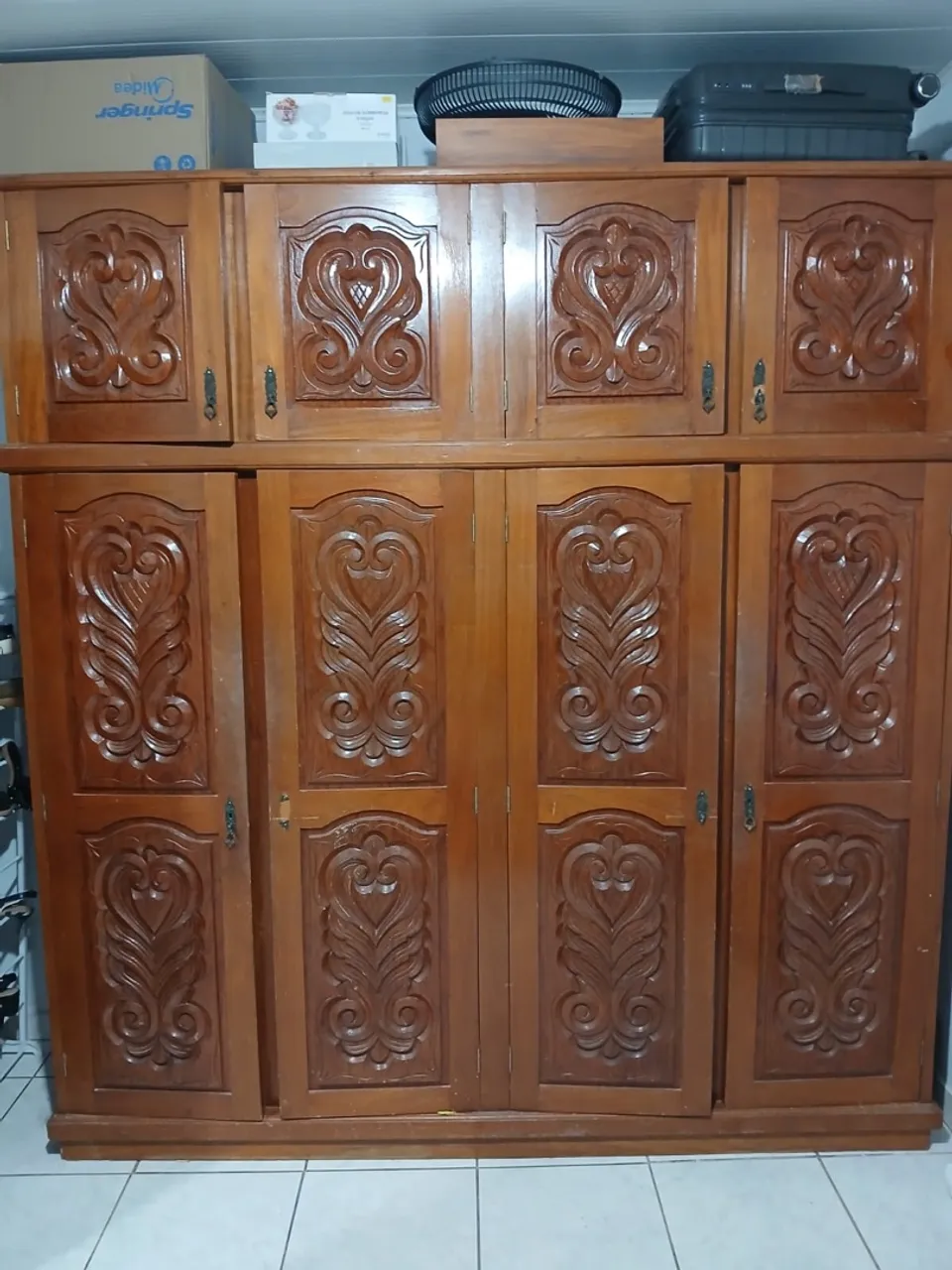 Vendo ese armário todo de madeira macisa