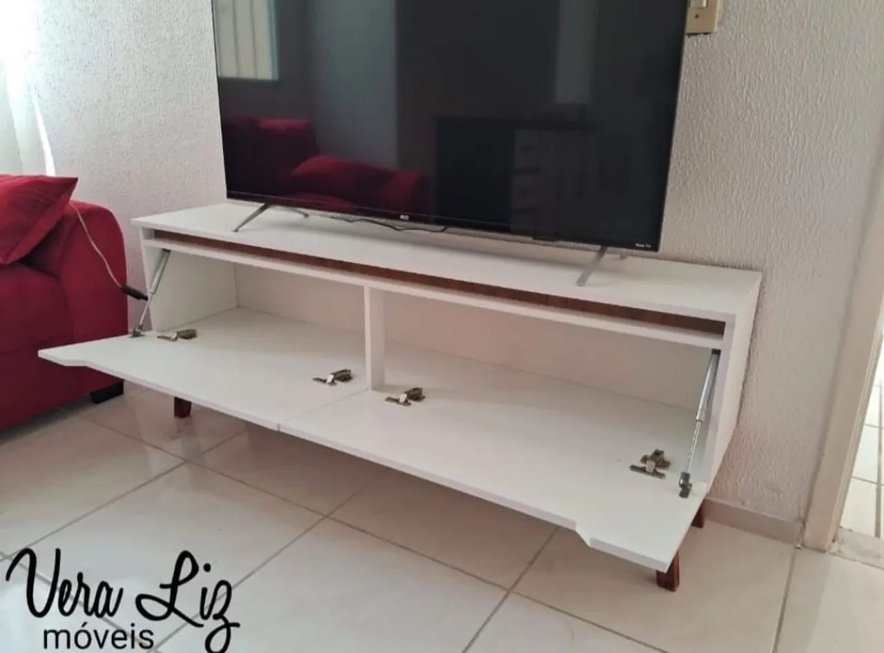 Rack retrô moderno branco com detalhes em madeira - Foto 4