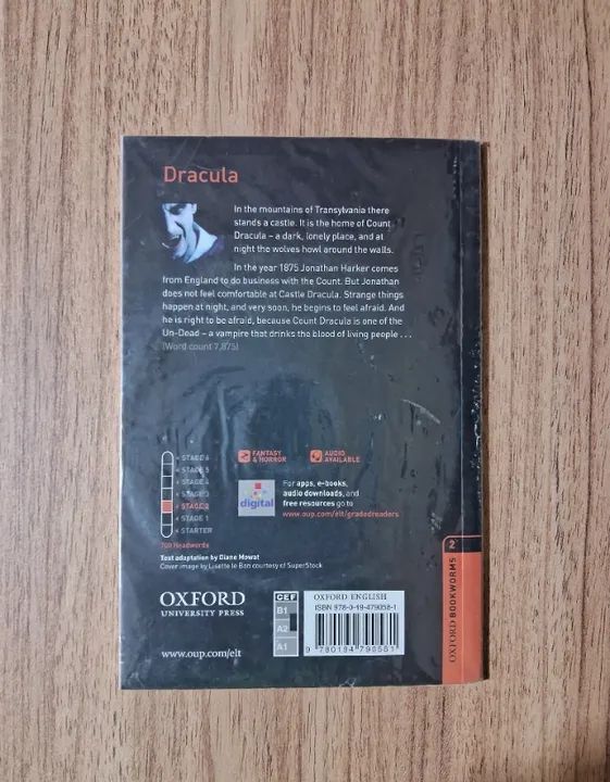 Livro Drácula -Oxford University - Foto 2
