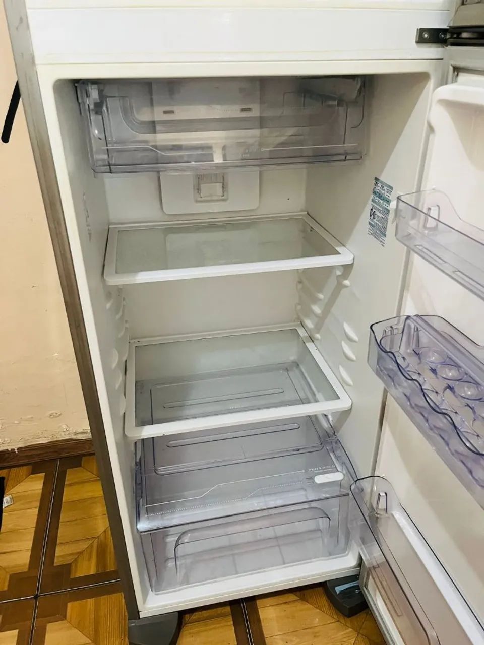 Geladeira Frost Free Precisando apenas trocar o Compressor - Foto 2