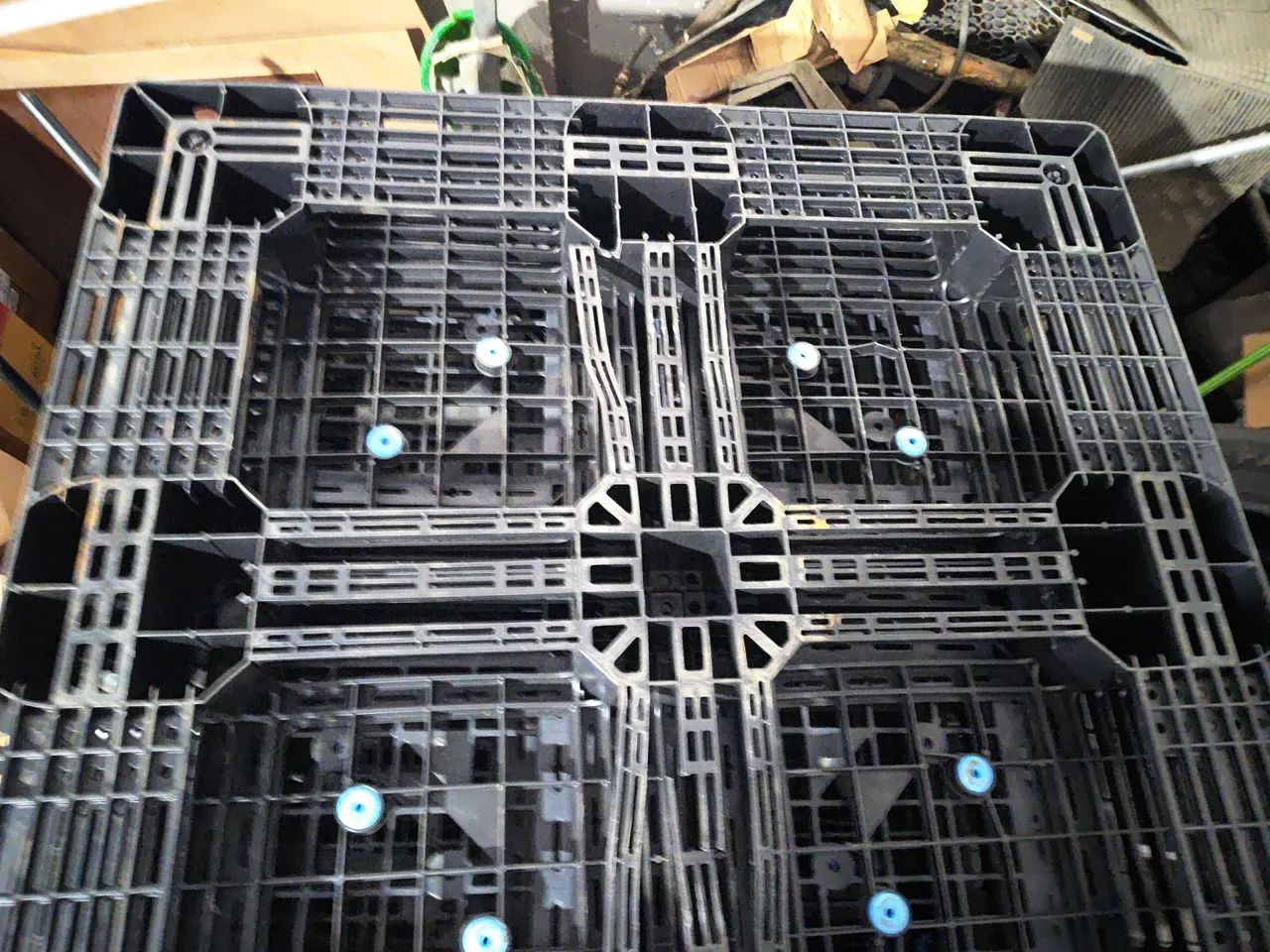 Vendo palets de plástico aceito oferta quero me desfazer logo - Foto 3