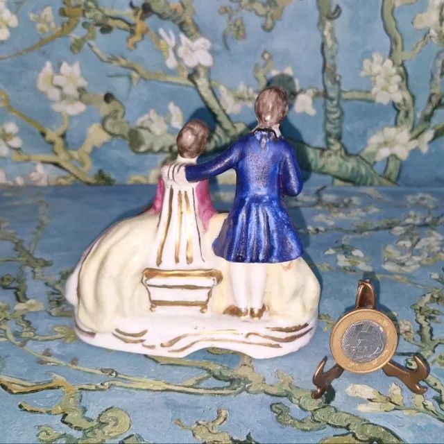 Vieira de Castro. Grupo escultório de porcelana vintage, com figura de casal  - Foto 4