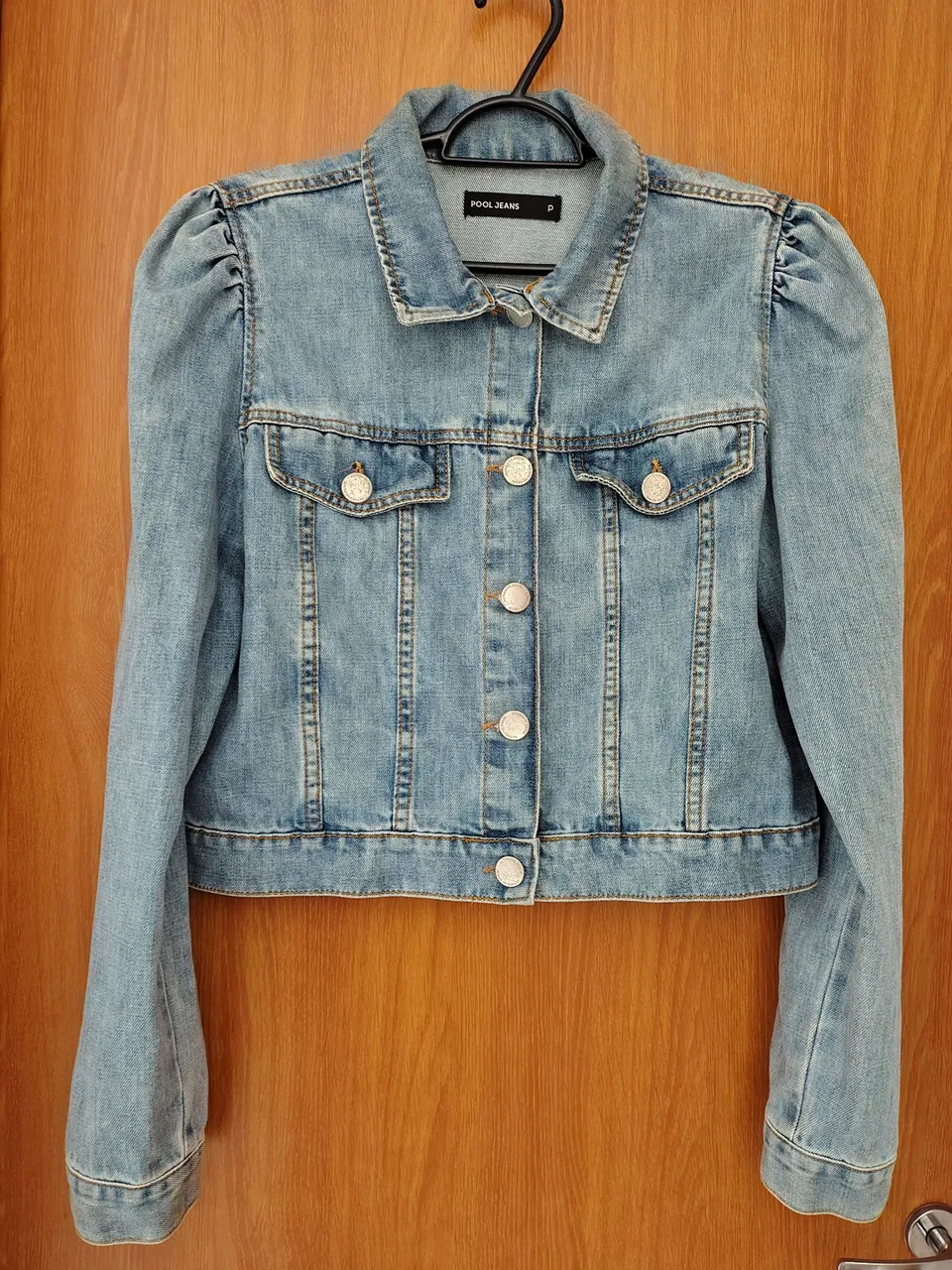 Jaqueta Jeans com Detalhe nas Mangas(muito linda?)