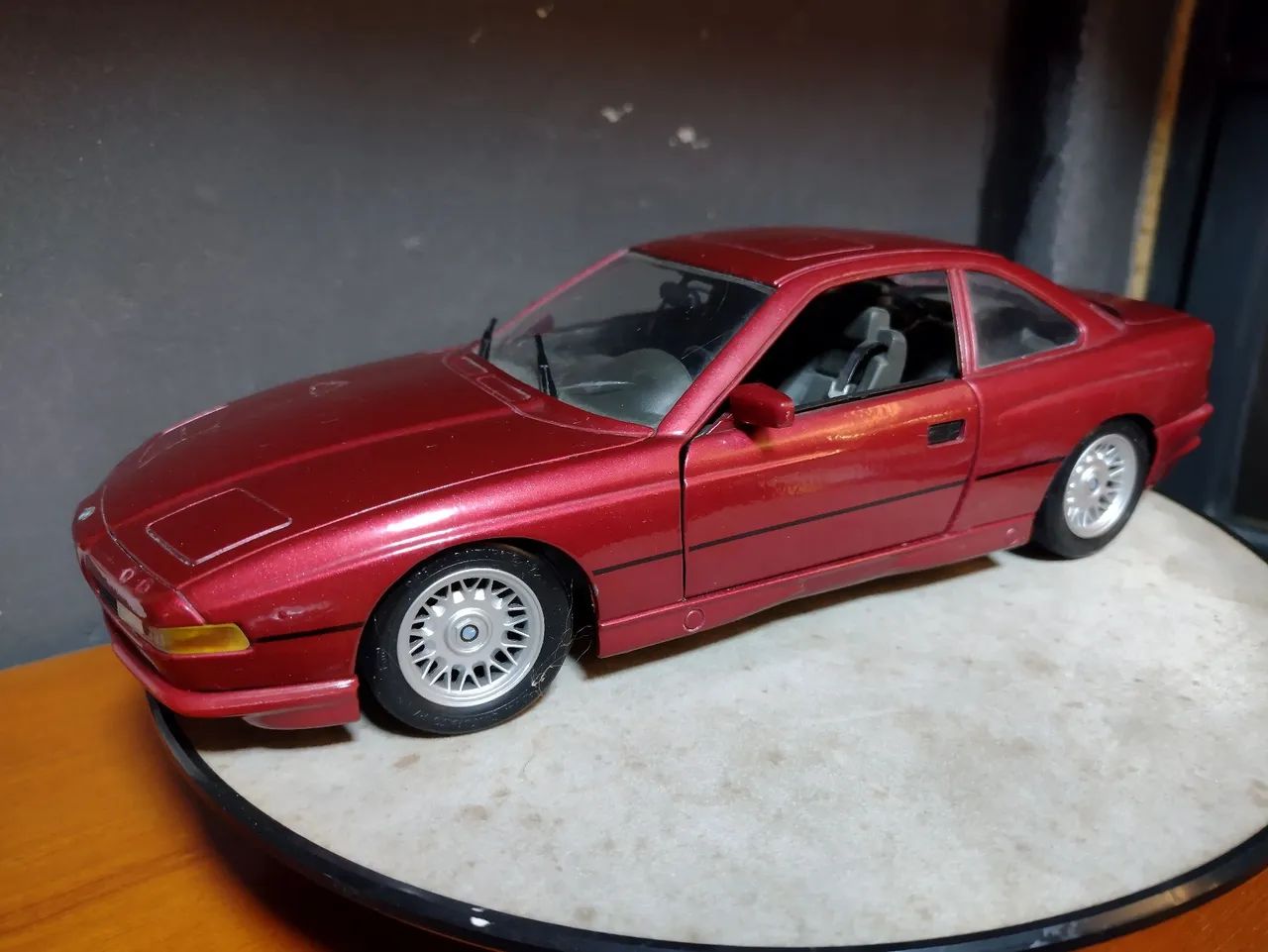 BMW 850 i Maisto 1/18  - Foto 5