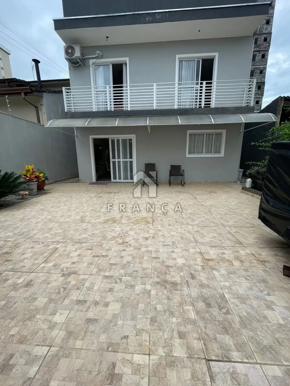CASA COM PISCINA - VILLA BRANCA