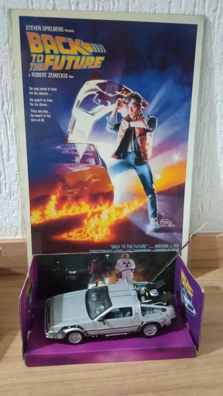 Vendo Miniatura DeLorean + pôster  - Foto 2