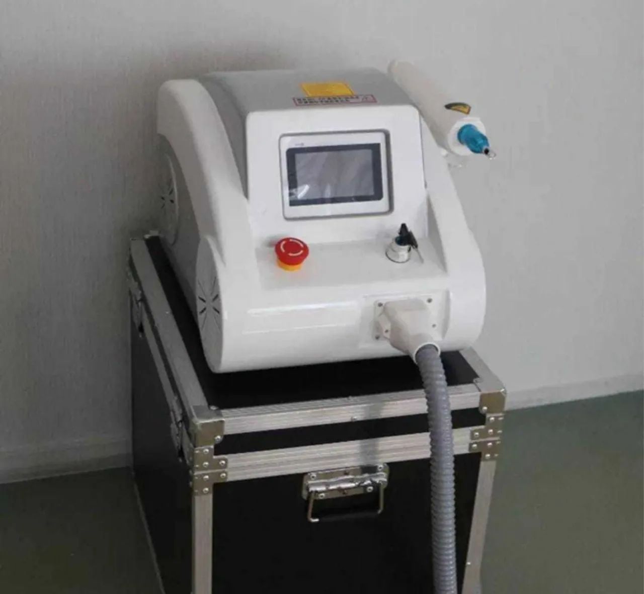 Aparelho de Remoção de Tatuagem a Laser