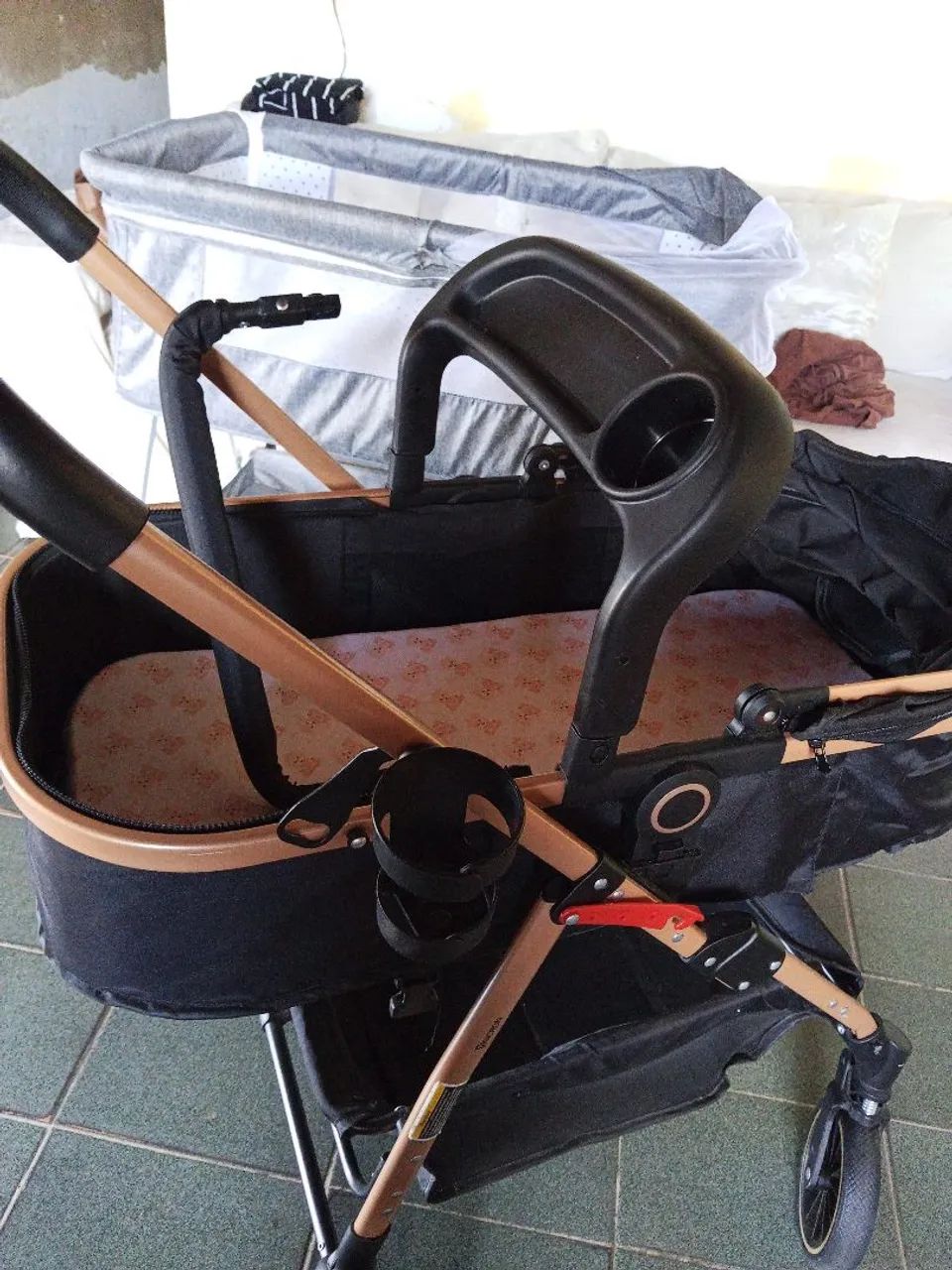 Vende-se carrinho de bebê com bebê conforto  - Foto 3