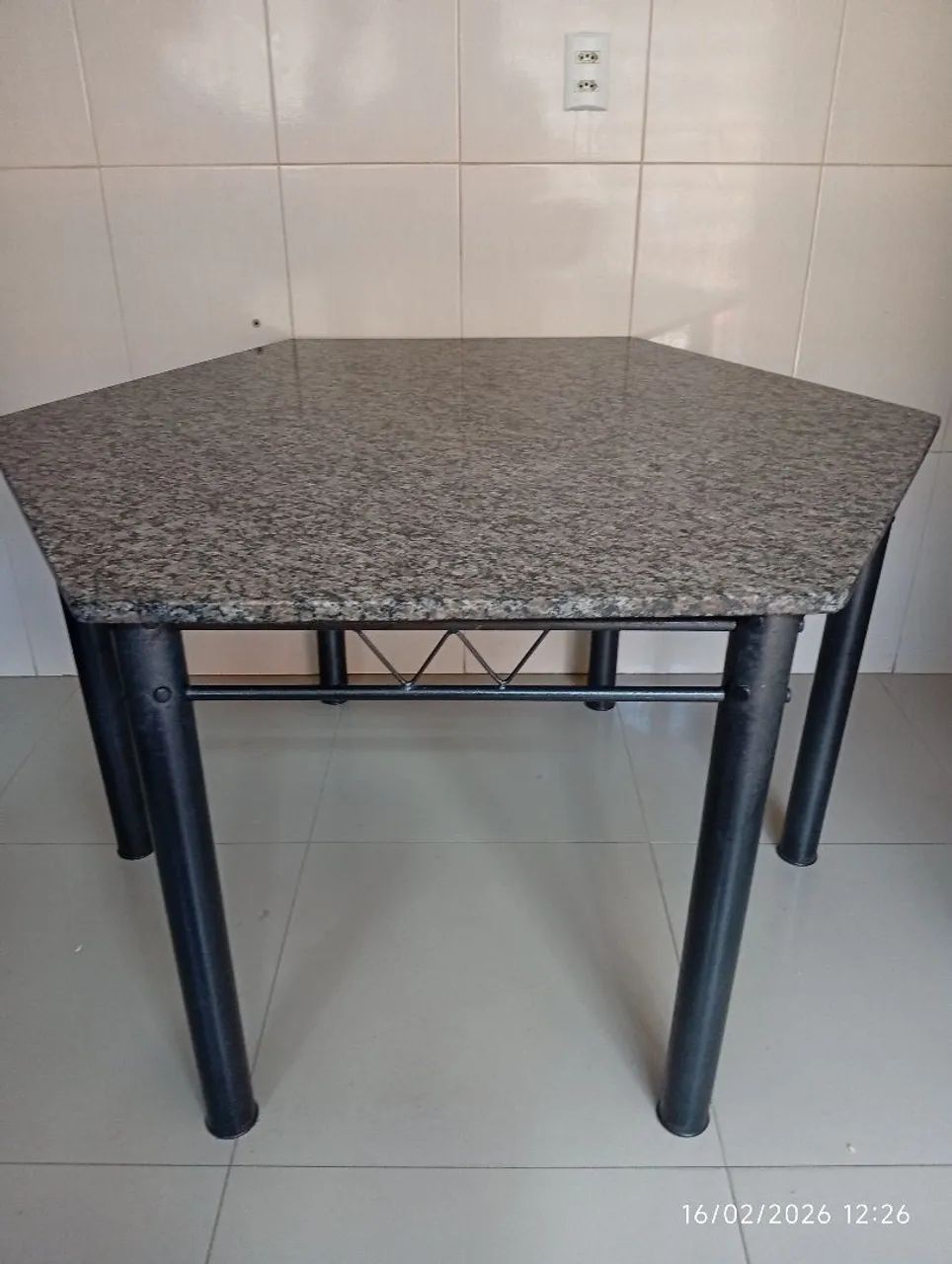 Mesa Tubular granito sextavada  - Foto 2