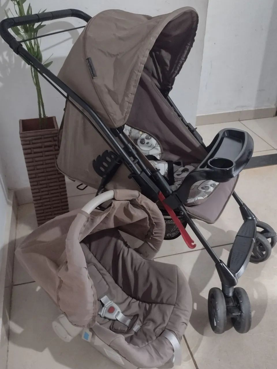 Carrinho com bebê conforto  - Foto 2
