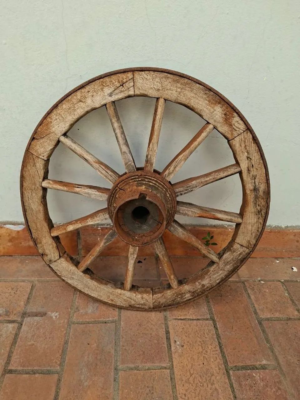 Roda de carroça antiga (58cm de diâmetro) - Foto 2