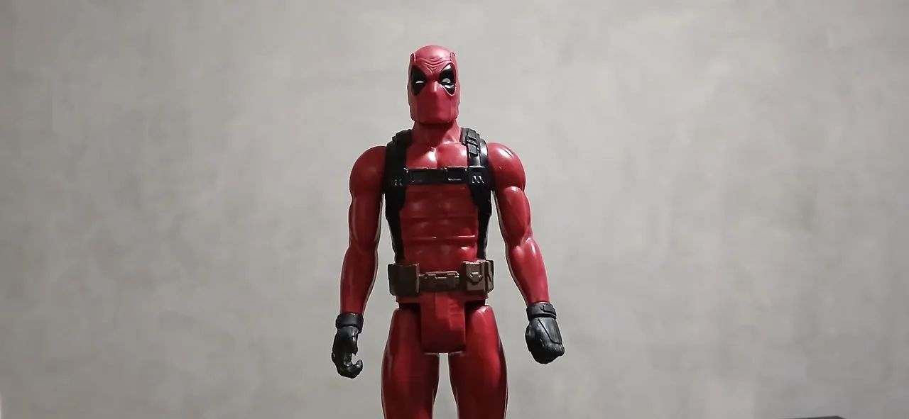 Boneco Deadpool 30cm 
