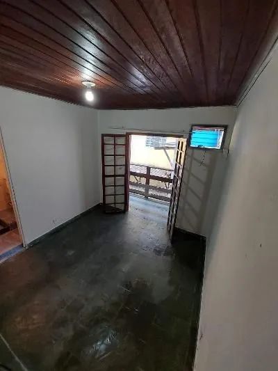 Tijuquinha aluga Kitnet com varanda