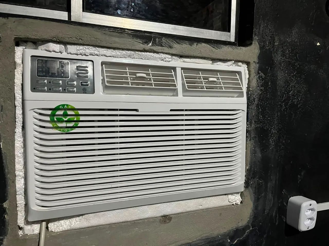 AR-CONDICIONADO DE JANELA