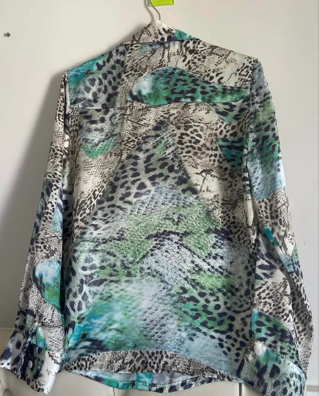 Camisa acetinada P - Foto 2