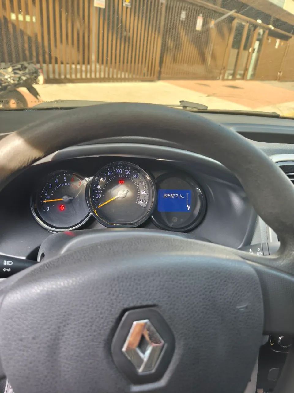 Renault Logan Expression Flex 1.0 12V 4P 2017 - Foto 5