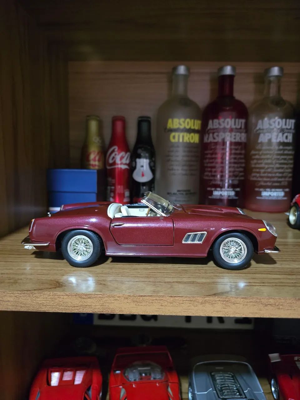 Ferrari 250 gt Califórnia 1/18 - Foto 5