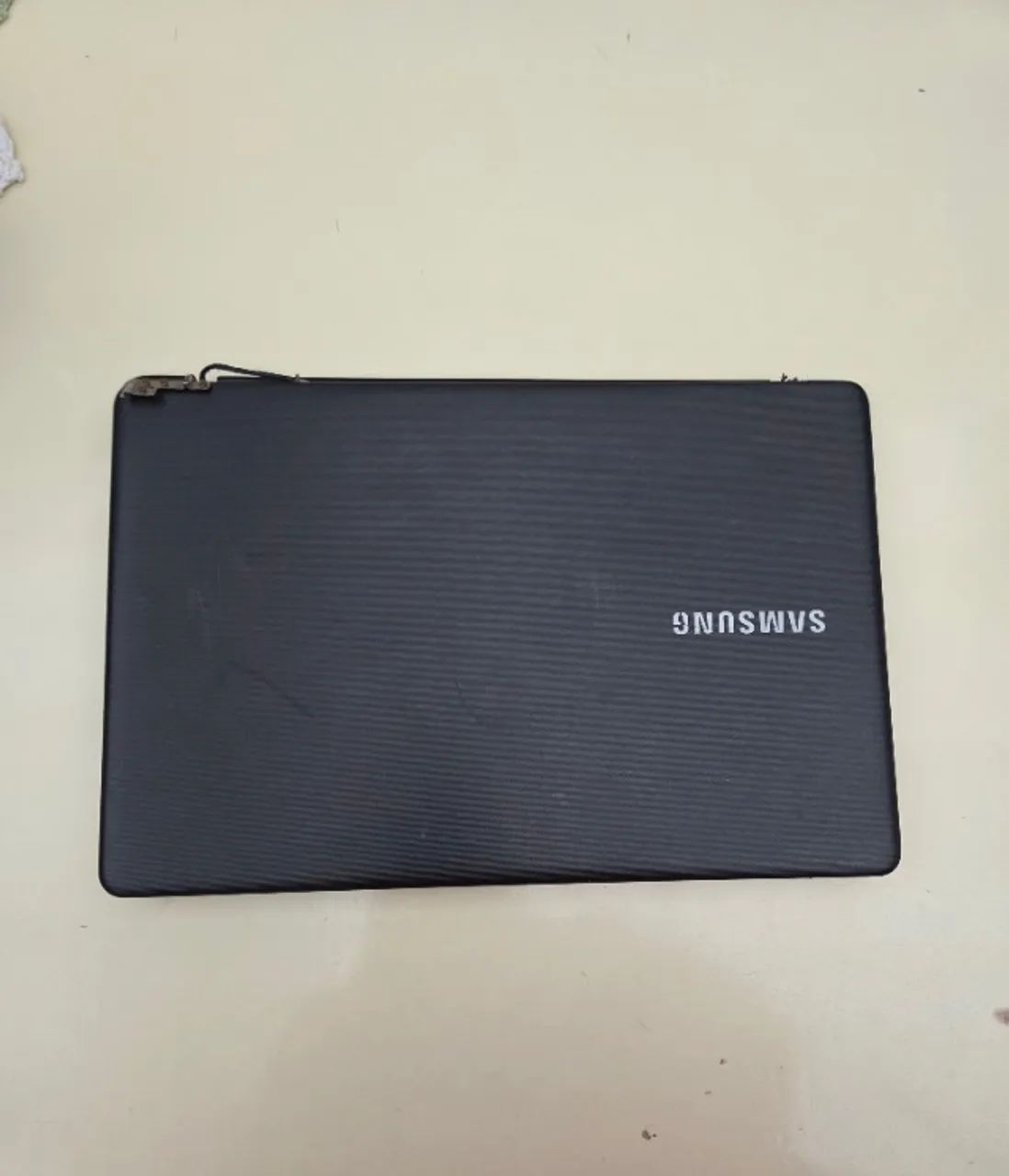 Notebook Samsung funcionando - 4GB RAM - defeitos nas dobradiças