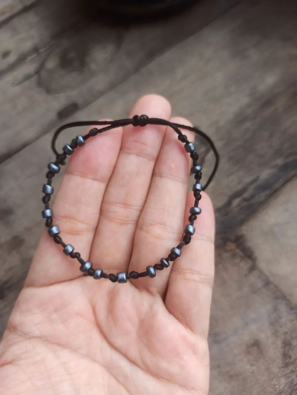 Pulseira de miçanga com fio de seda - Foto 2