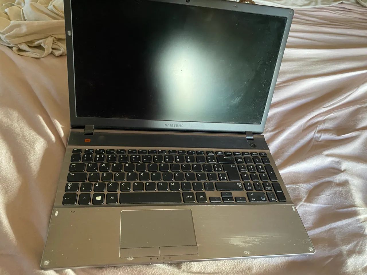Vendo notebook pra retirada de peças 