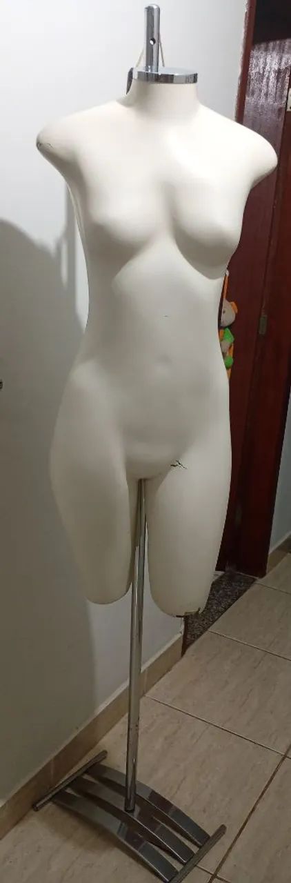 Manequim Meio Corpo feminino com base de ferro 