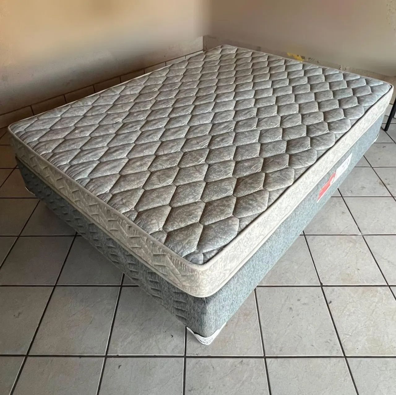 Cama e colchão. Entrego Uberlândia. 