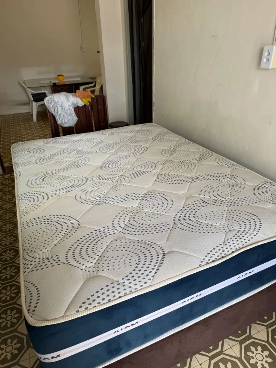 Vendo Cama de Casal Box
