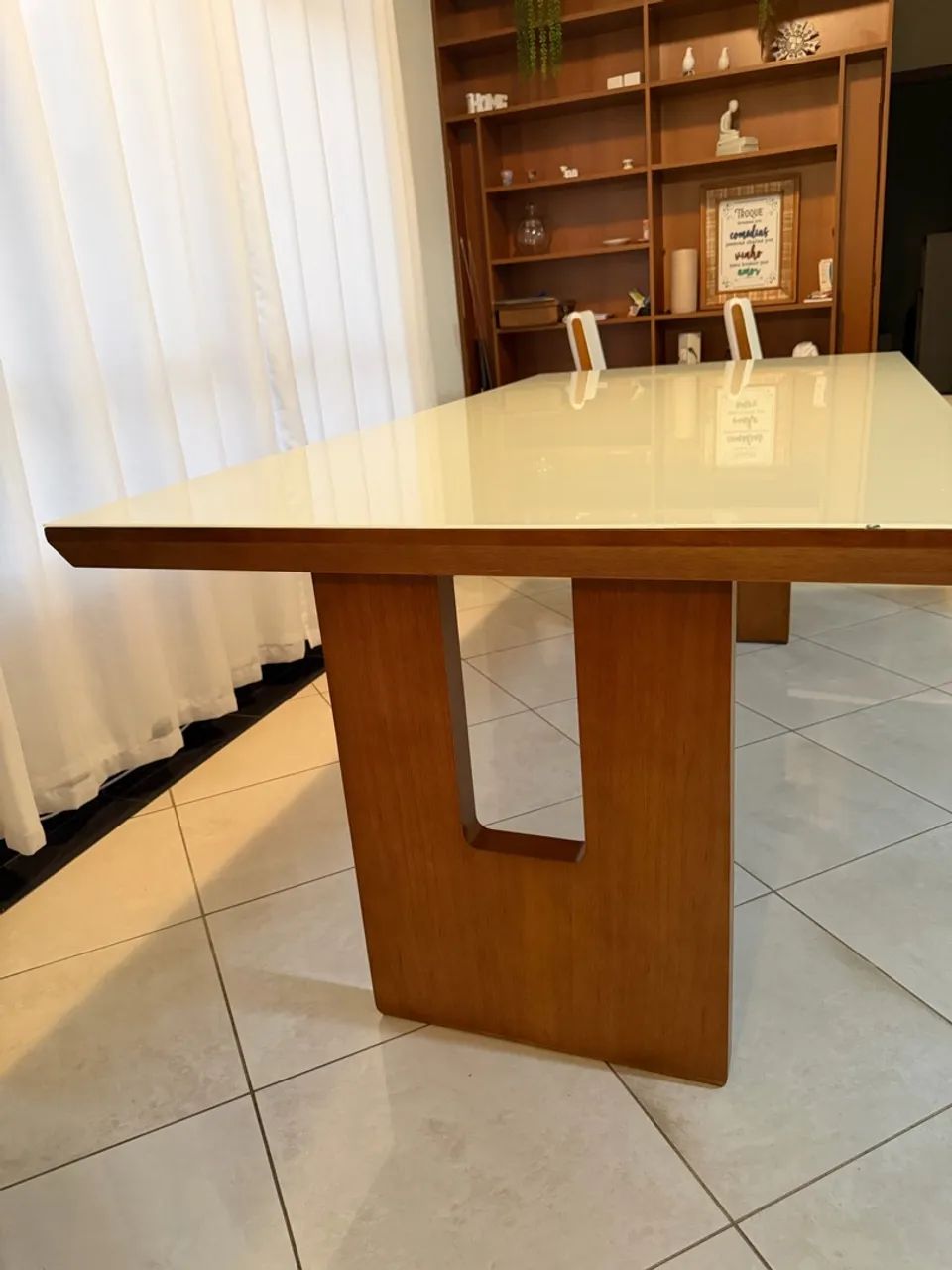 Mesa 6 lugares madeira maciça e vidro - Foto 5