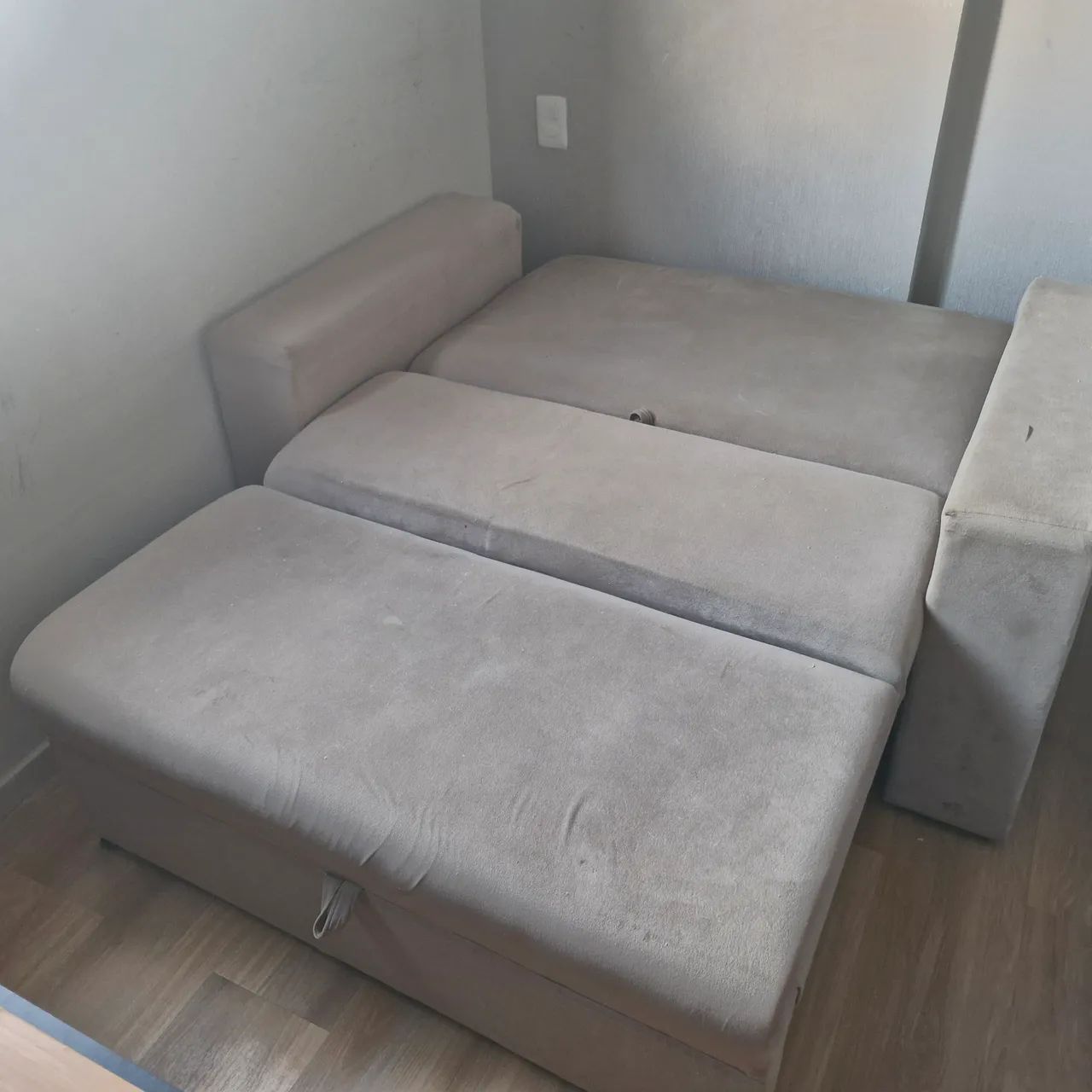 Lindo Sofá Cama em Suede Macio e Confortável! - Foto 5