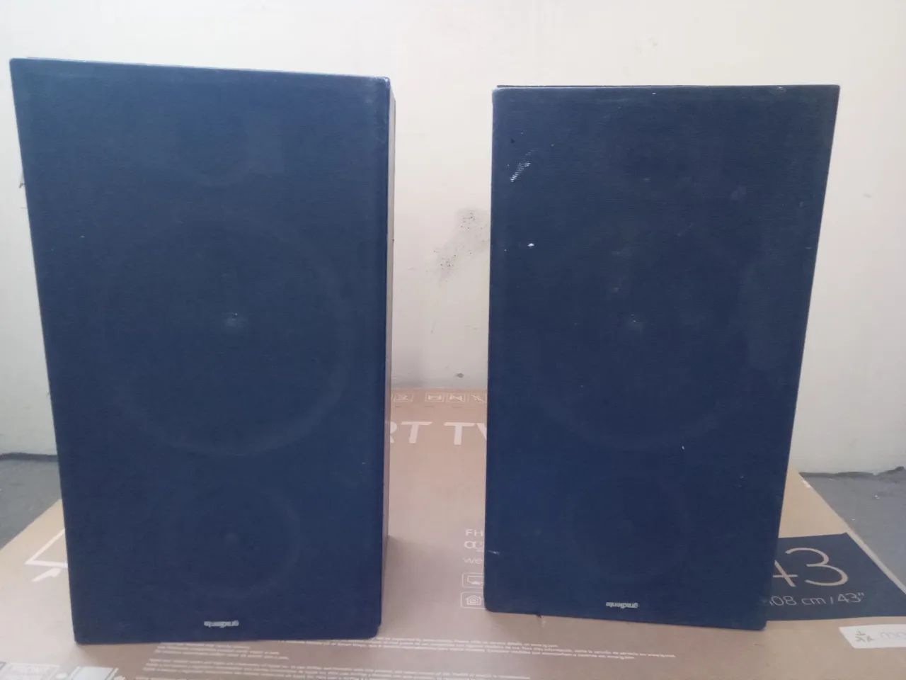 Um par de caixas acusticas gradiente mod.BS 85