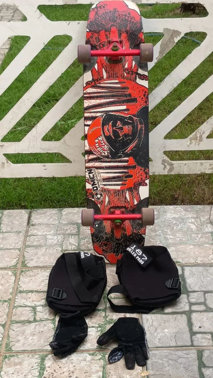 Bloody Nightmare - Overdrive Append ＋α Longboard Omen + Capacete Predator + Joelheiras 187 Killer Pads +