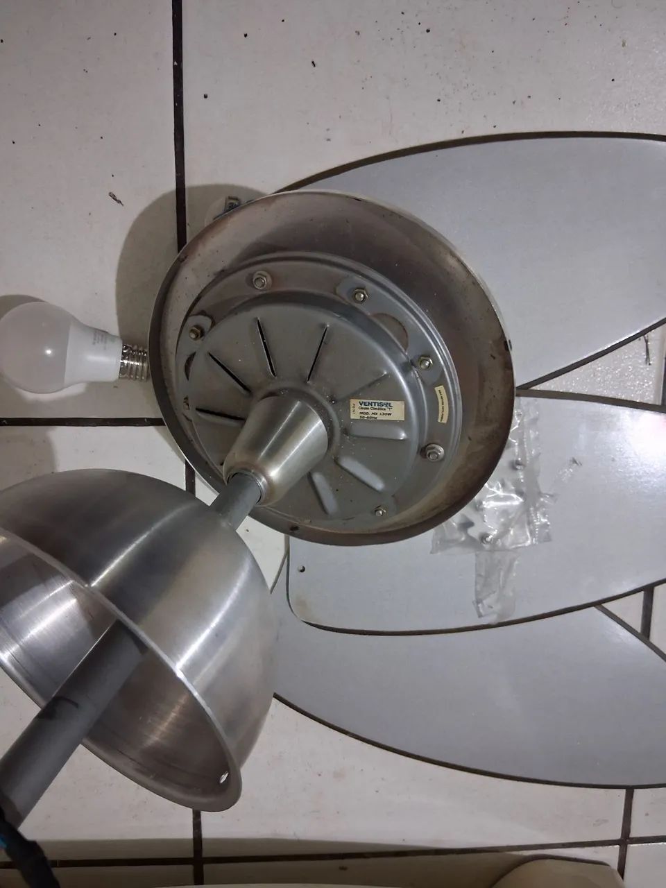 Vendo 1 Ventilador de Teto C/ Preço Incrível! (ver preço) - Foto 6