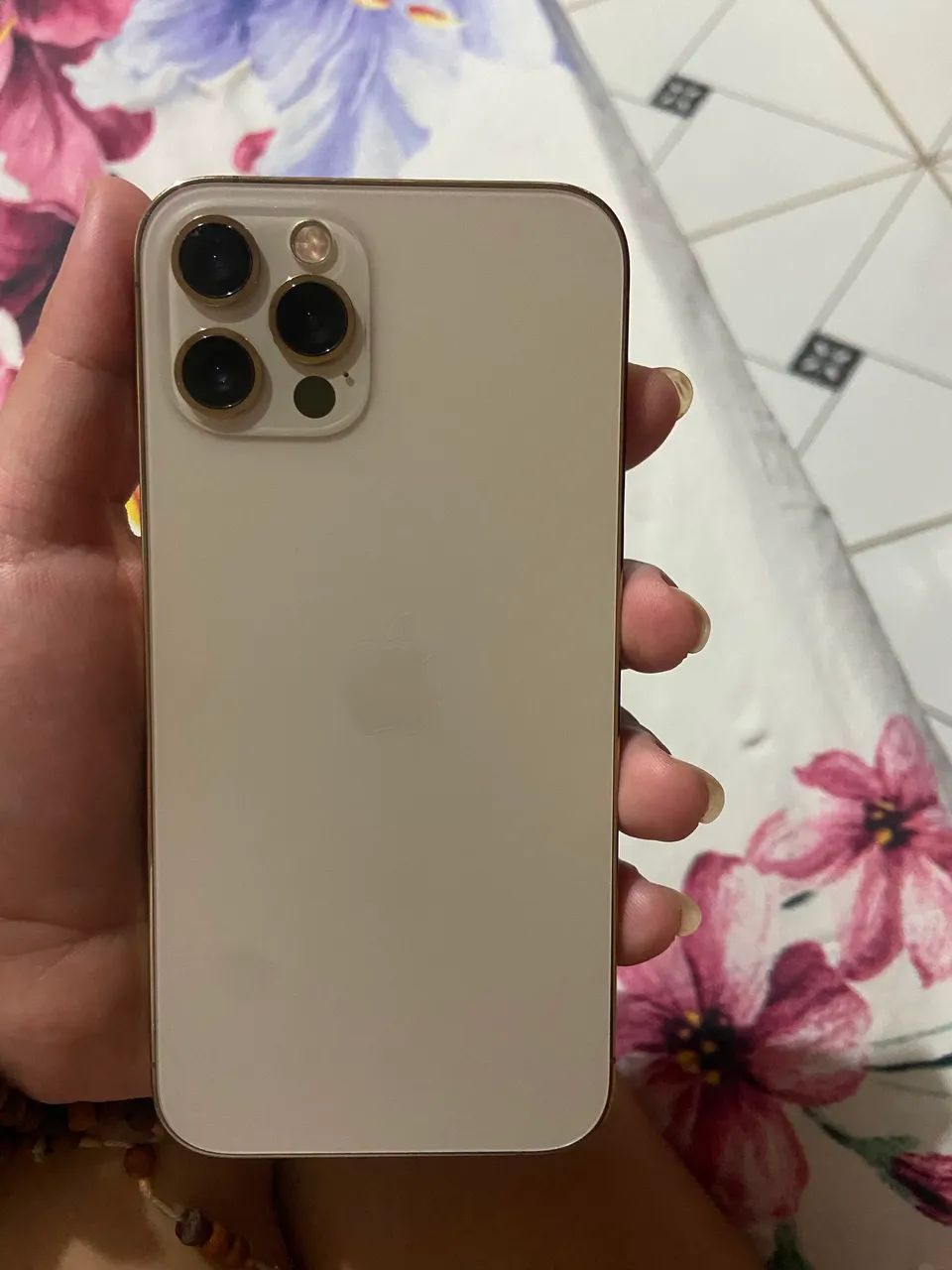 iPhone 12 Pro Dourado  - Foto 2